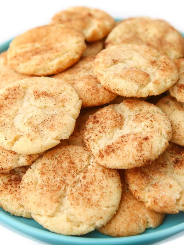 A blue plate full of vegan skickerdoodles.