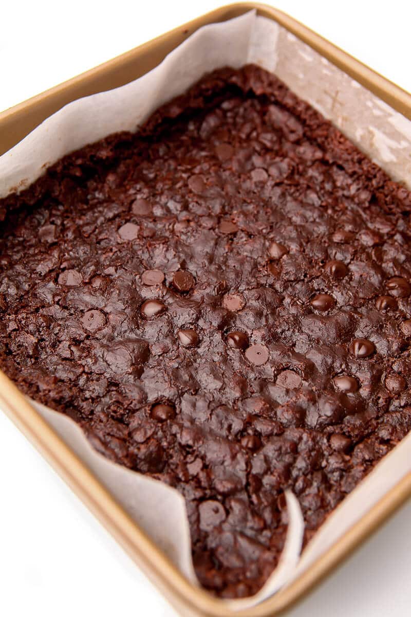 A pan of vegan brownies after they are fully baked.