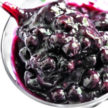 Recipe for berry compote. A berry sauce for cheesecake or ice cream.