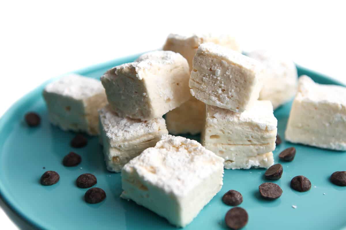 A blue plate with vegan marshmallows.
