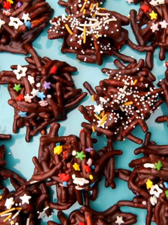 Dairy-free haystack cookies on a blue plate.