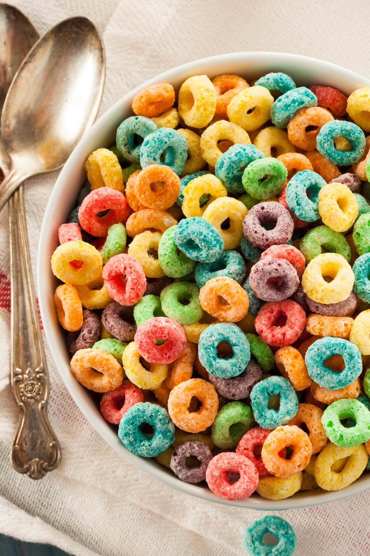A top view of fruit loops with two spoons on the side.