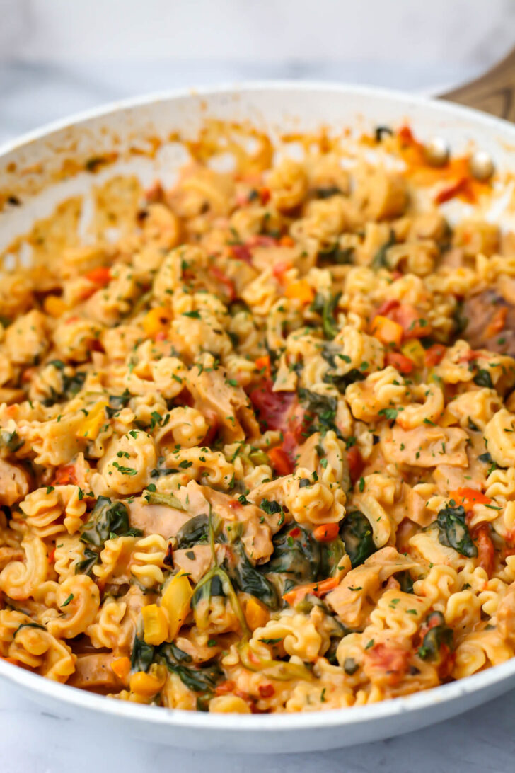 A large skillet filled with vegan Cajun pasta.
