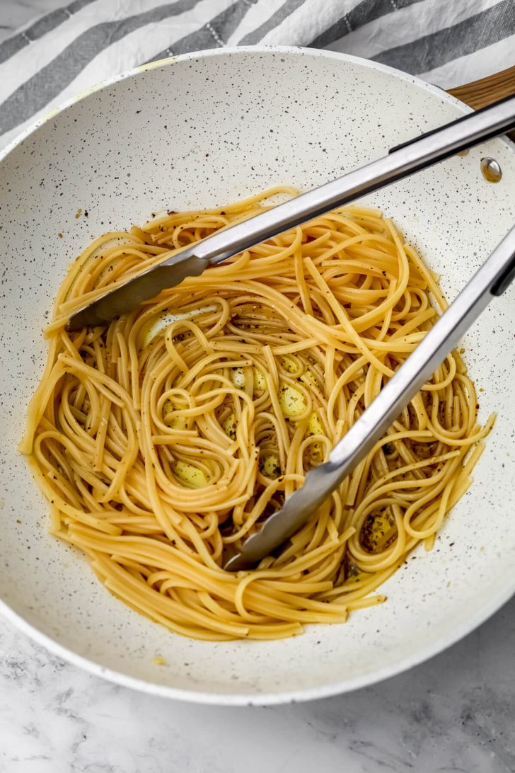 Pasta added to the oil and pepper.