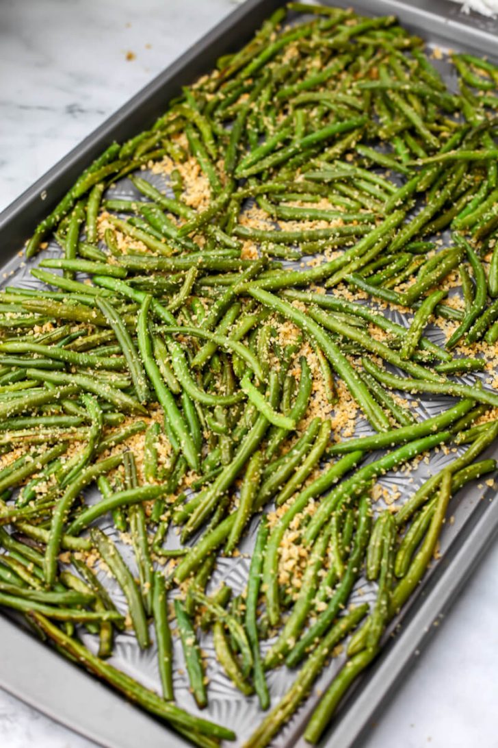 Roasted green beans made from frozen that are sprinkled with garlic breadcrumbs.